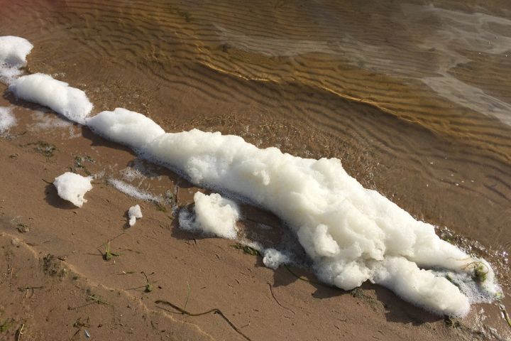 PFAS foam in Van Etten Lake, Oscoda, MI