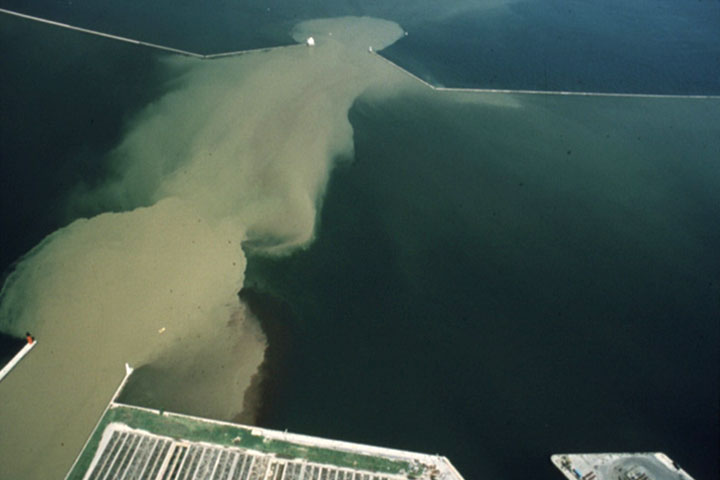 Milwaukee Harbor plume