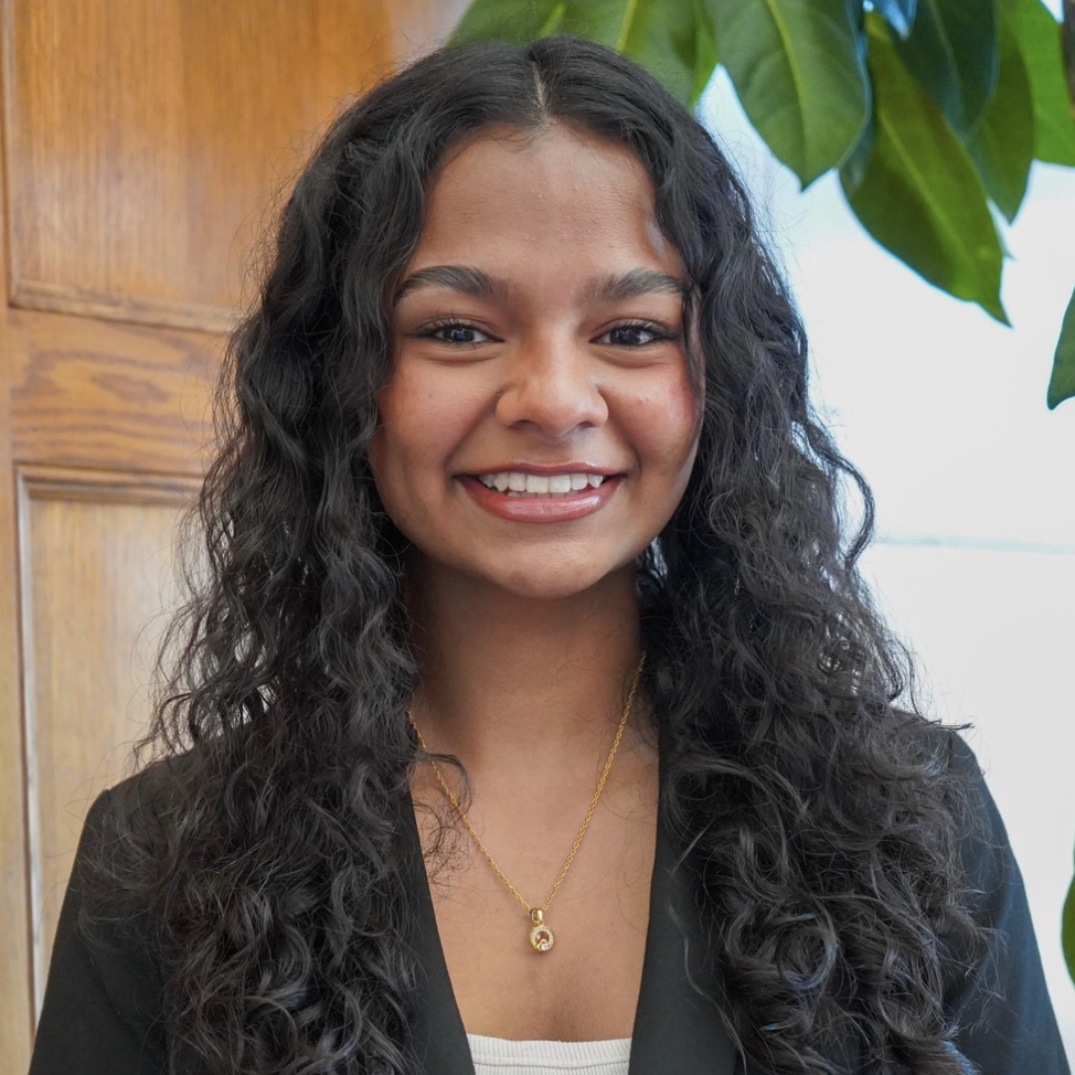 Headshot of Lahari Kolluru